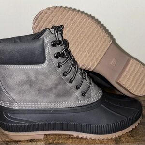 Tommy Hilfiger Men's Colins Duck Rain Boots Color Gray Size 12 (G1)